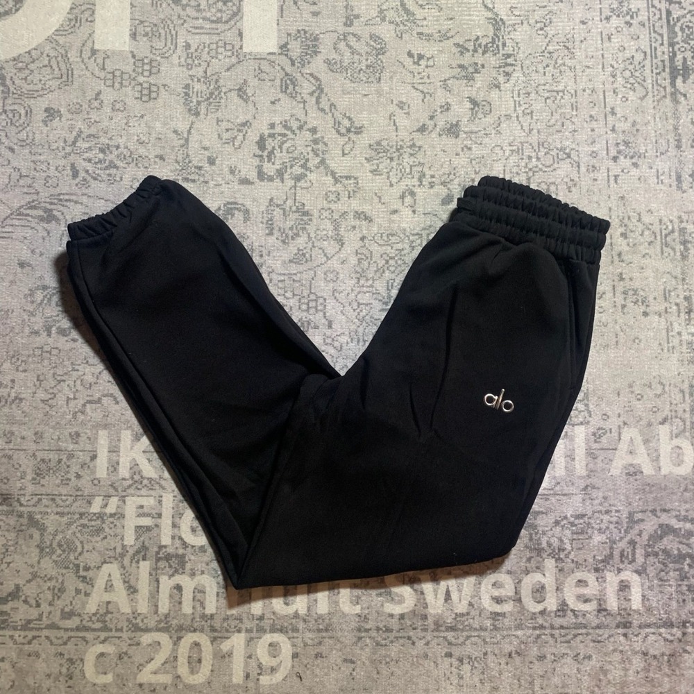 Alo Yoga Black Quarter Zip Pullover And Cuffed Jogger… - Gem